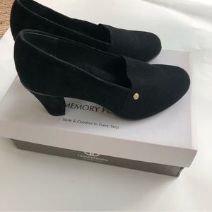 Giani Bernini suede black pumps with memory foam